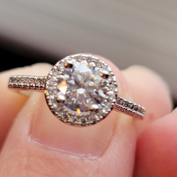 Nwot womens size 9 cubic zirconia and stainless ring the pics don't do it - Picture 3 of 7